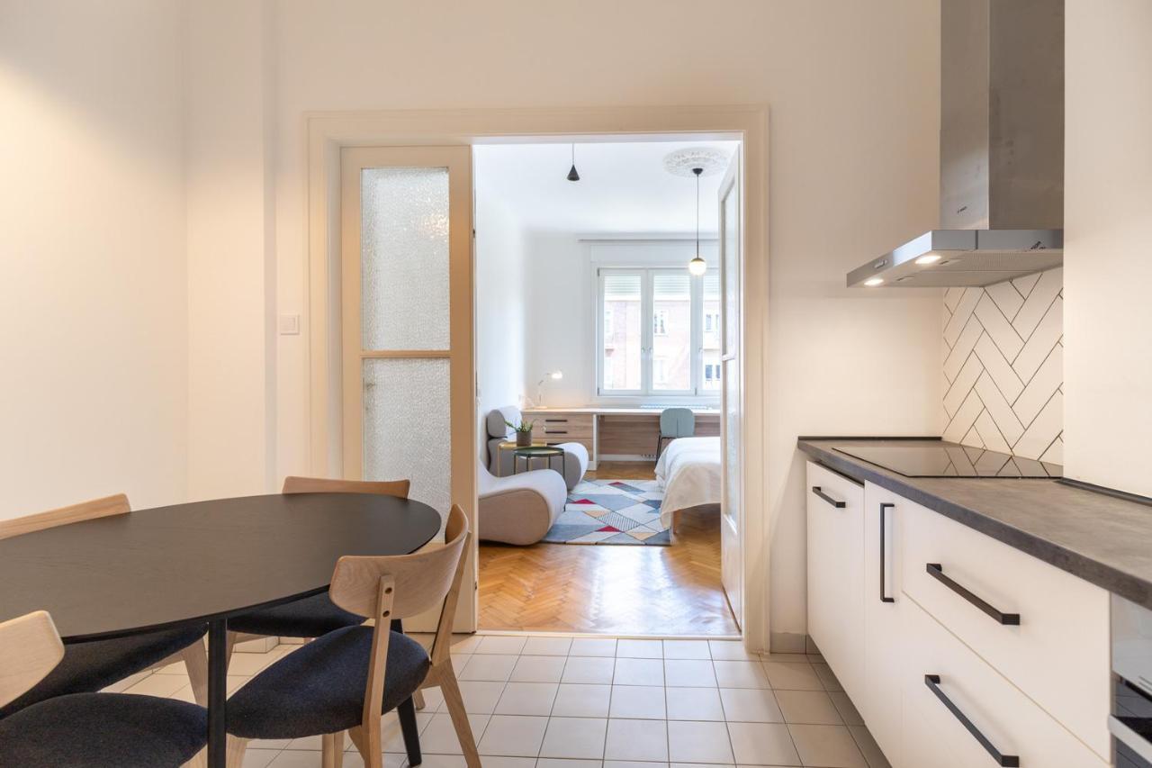 The Palm Springs Apartment Budapest Bagian luar foto